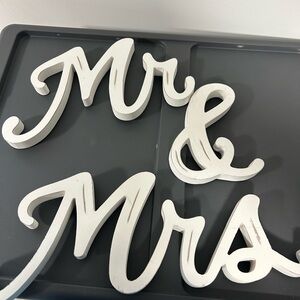 Mr & Mrs wedding sign